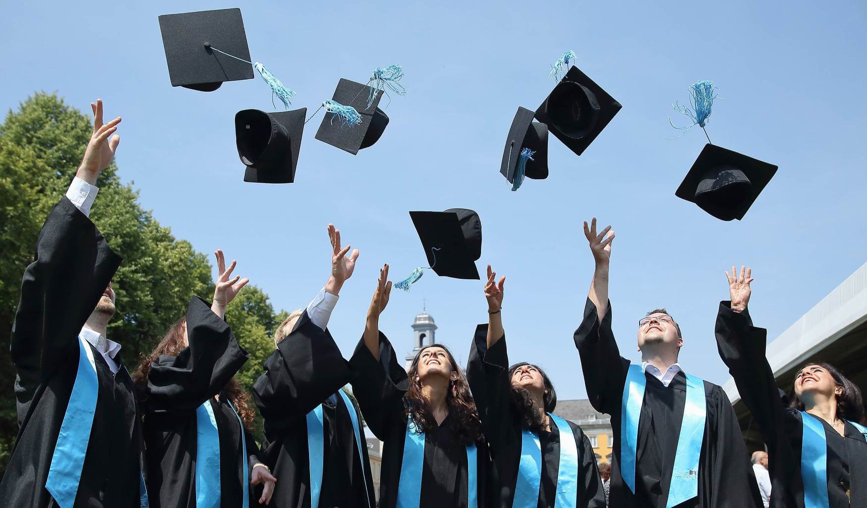 Higher educational establishment. Выпускники магистратуры. Выпускной в университете. Выпускник вуза. Выпускники университета.